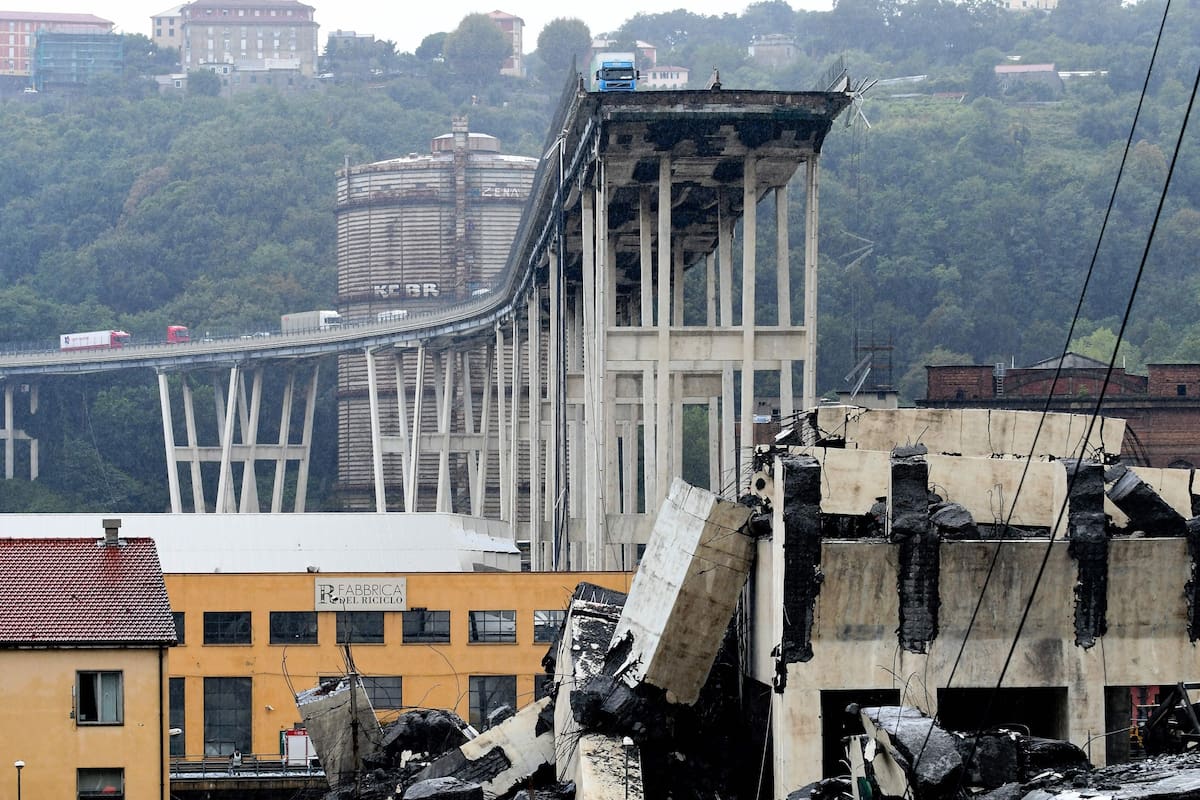 Colapsó un puente en Italia, hay más de 20 muertos