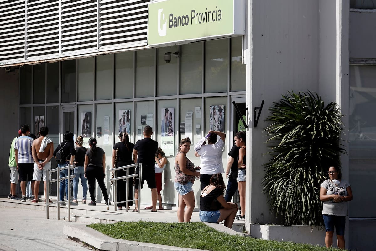 Colas en un Banco Provincia de Mar del Plata