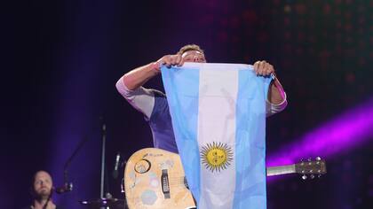 Coldplay, anoche, tocando en el estadio de Unico de La Plata