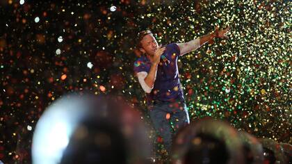 Coldplay, anoche, tocando en el estadio de Unico de La Plata