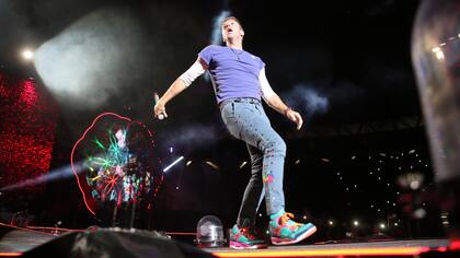 Coldplay, anoche, tocando en el estadio de Unico de La Plata