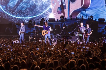 Coldplay, la banda de los récords, durante su último show en Argentina, en 2017