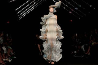 Máscaras y prendas hechas con impresión 3D en este espectacular desfile