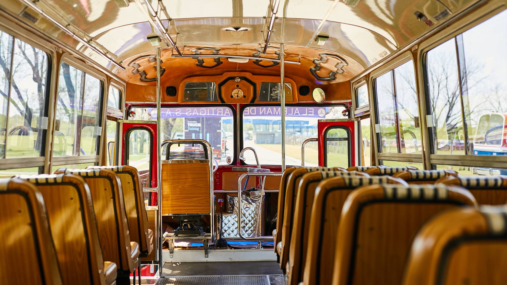 Colectivos: cómo se produce el principal medio de transporte de los argentinos