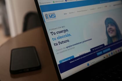 Colectivos proaborto denuncian bloqueo de su WhatsApp e incremento de censura en redes de Meta