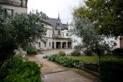 La construcción del colegio se fue desarrollando en torno al castillo original