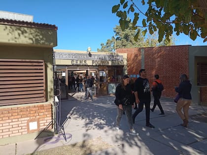 Colegio Secundario Profesor Froilán Ferrero, en Pocito, donde votará Uñac