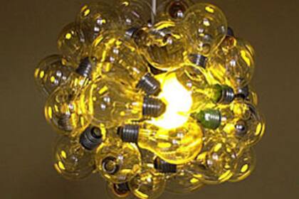 Colgante con bombitas de luz (Patio Dorrego)