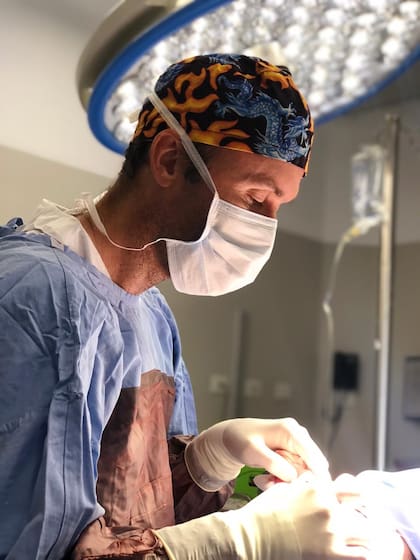 Colin Campbell, cirujano plástico del Hospital Austral