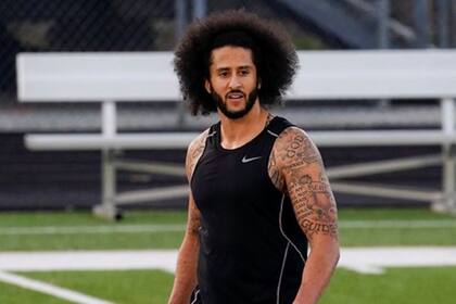 Colin Kaepernick, famoso por estar arrodillado con un puño en alto durante la ejecución del himno de Estados Unidos antes de sus partidos de fútbol americano, justificó las revueltas y deseó que Floy "descanse en poder".