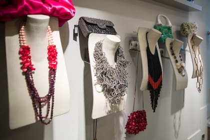 Collares coloridos entre sofisticados y atrevidos, marca registrada de Fahoma.