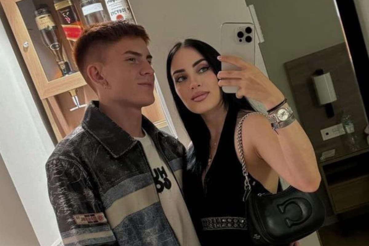 Colo Barco y su novia disfrutaron de una noche romántica con velas y pétalos de flores (Foto: Instagram @yaz.jaureguy)