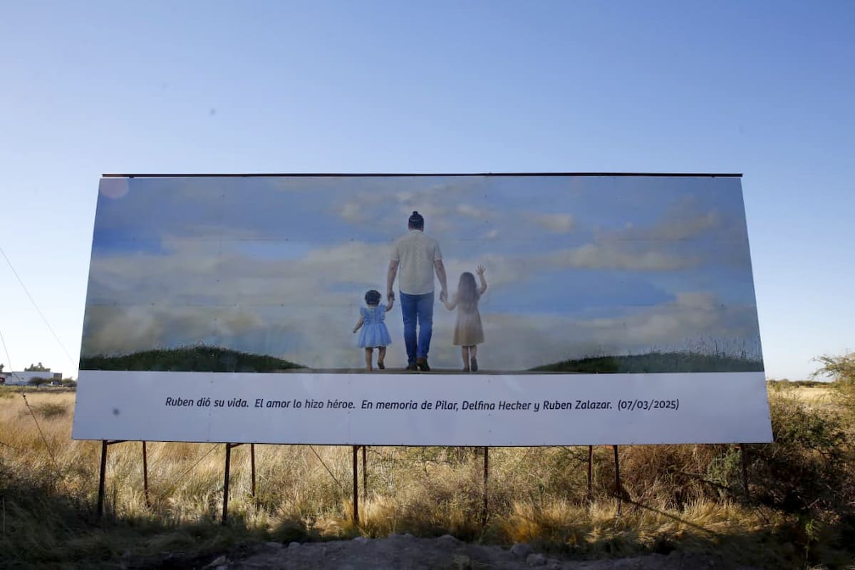 Colocaron en General Cerri carteles en memoria de las dos niñas y el chofer fallecidos en la inundación