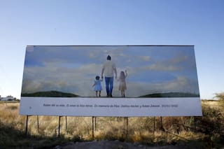 Estremecedor homenaje en Bahía Blanca a las niñas que murieron junto al hombre que quiso salvarlas