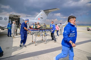 Colombia atiende a heridos de accidente aéreo que abre debate sobre estado de avión donado por US$