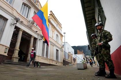Colombia va hoy a las urnas con Gustavo Petro como favorito, según las encuestas. (AP Photo/Fernando Vergara)