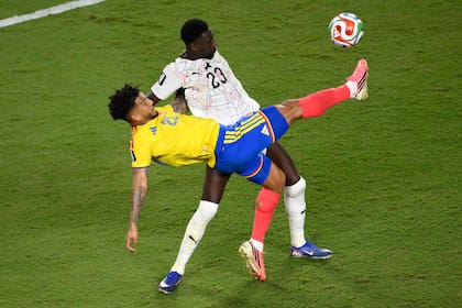 Colombia's Luis Suarez (25) challenges for the ball with Ghana's Derrick Luckassen (23) during the World Cup round of 32 soccer match between Colombia and Ghana in Kansas City, Mo., Friday, July 3, 2026. (AP Photo/Reed Hoffmann)