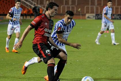 Colón ganó en Mendoza y sigue en Primera