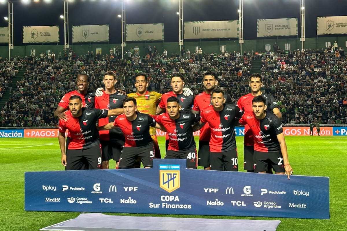 Colón perdió 2 a 1 con Banfield con un gol al último minuto que salvó al Taladro del descenso y dejó sin margen de error al Sabalero