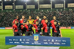 Colón perdió 2 a 1 con Banfield con un gol al último minuto que salvó al Taladro del descenso y dejó sin margen de error al Sabalero