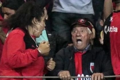 Colón y una histórica clasificación a la final de la Sudamericana: el abuelo disfruta su gran día futbolístico