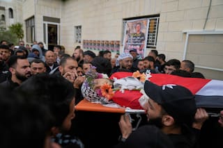 Colonos israelíes matan a palestino-estadounidense de 19 años, según funcionarios y testigos