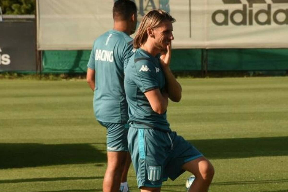 Colores celeste y blanco, predio de Ezeiza... Para Sebastián Beccacece hubo elementos familiares en su primera actividad en Racing.