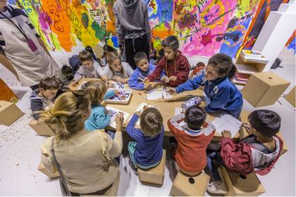 Colores, luces y sombras en un laboratorio de experimentación artístico