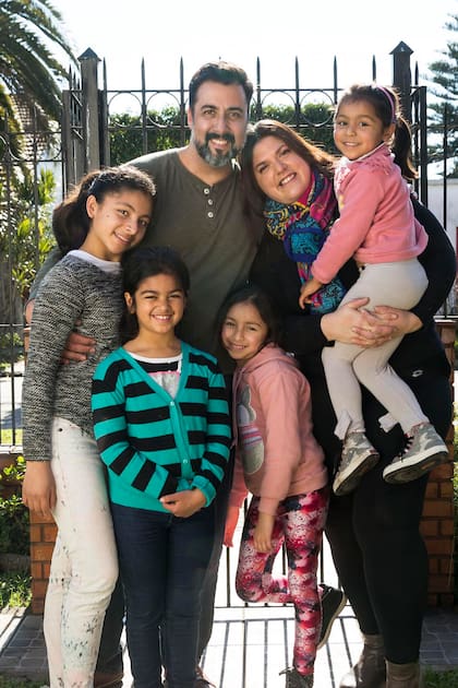 COM - Morena, Valentina, Estefania y Laura son hermanas fueron adoptadas por Sergio Avancini y Olga Bianchi. Quilmes, prov de Buenos Aires, 06-08-2021