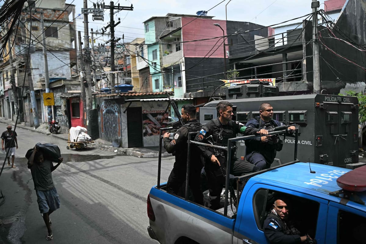 Comando Vermelho es descrita como una organización criminal que utiliza tácticas de guerra como el ataque con drones