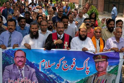 Combates transfronterizos remecen el alto el entre India y Pakistán en la disputada Cachemira