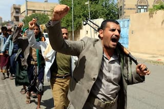 Por qué el estrecho de Bab el‑Mandeb es clave para el comercio mundial y cómo el avance de los hutíes podría desencadenar una crisis marítima