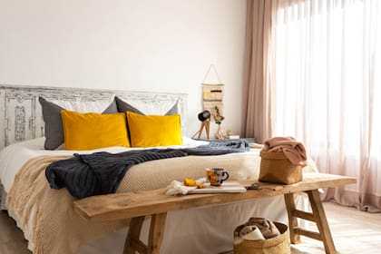 Combinaciones para inspirarse como las de este dormitorio cálido y elegante