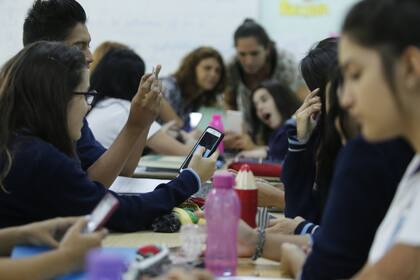 Combinar la lógica introspectiva de lo escolar con la velocidad de lo digital, todo un desafío