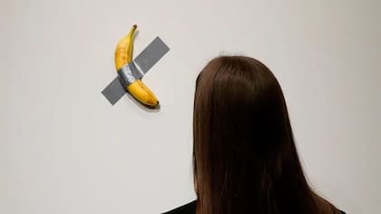 "Comedian" apareció por primera vez en Art Basel Miami Beach en 2019 y se convirtió en un fenómeno viral