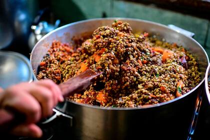 Comedor popular en la Villa 21-24. Emergencia alimentaria