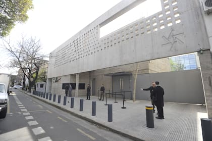 Comenzó el velatorio de Chiche Gelblung en la sala velatoria de Amia