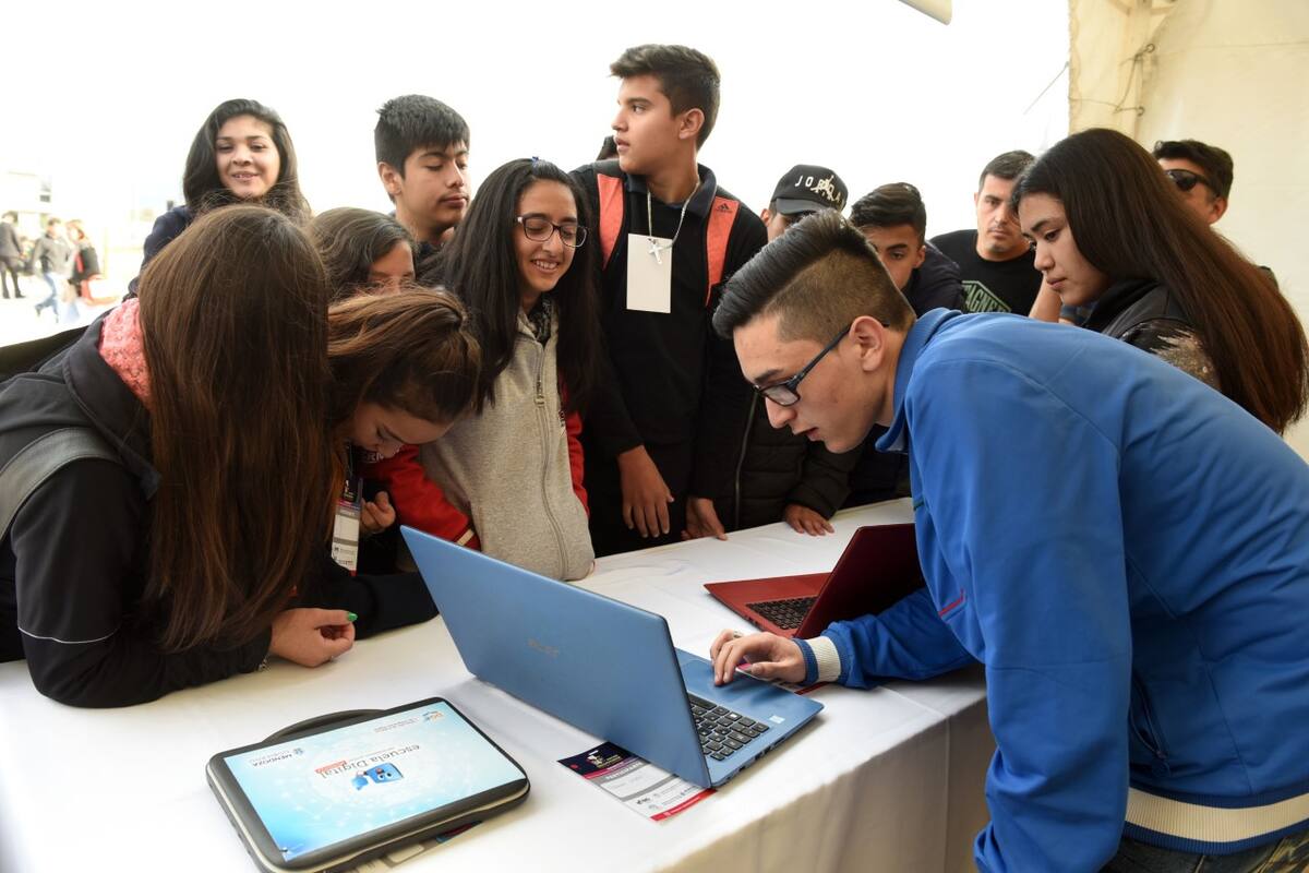 Comenzó en la provincia una capacitación en programación para más de 10.000 alumnos.
