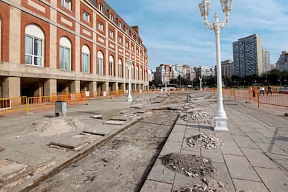 Comenzó la primera etapa de la restauración integral del paseo de la rambla