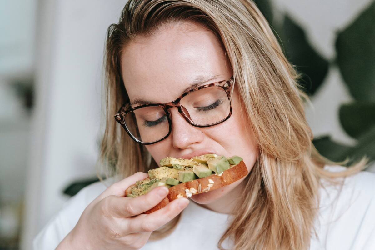 Comer alimentos sin culpa y con disfrute genera una reacción química en nuestro organismo que es beneficioso para la pérdida de peso