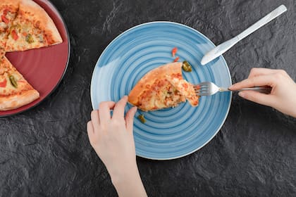 Comer con cubiertos puede ser un mandato cultural (Foto: Freepik)