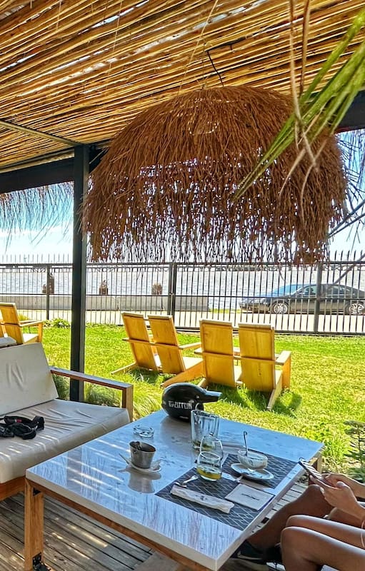 Comer con vista al río en Buenos Aires.