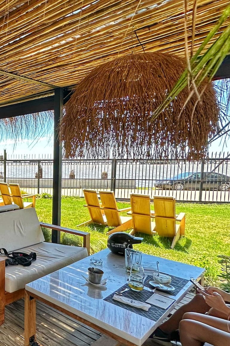 Comer con vista al río en Buenos Aires.