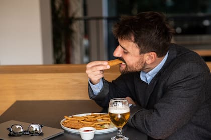 Comer despacio mejora los niveles de glucosa en la sangre, ya que permite una absorción más gradual de los azúcares