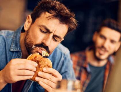 Comer en exceso puede provocar problemas de salud a futuro