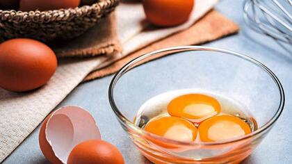 Comer huevo crudo puede ser perjudicial para la salud
Foto: iStock