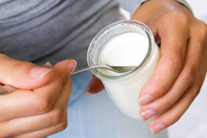 Comer yogur puede ayudar con el sistema inmunológico y protege tu salud