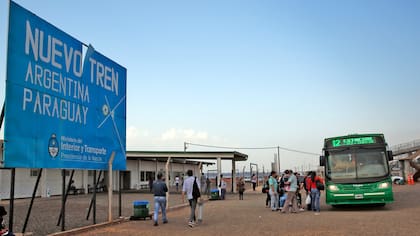 Comercio en la frontera entre Argentina y Paraguay, en las ciudades de Posadas y Encarnación