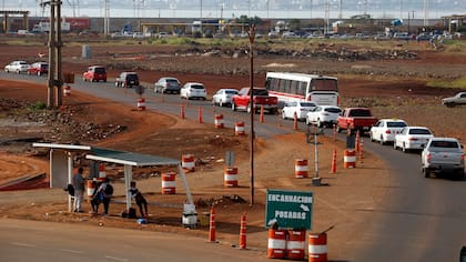 Comercio en la frontera entre Argentina y Paraguay, en las ciudades de Posadas y Encarnación