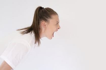 Irascibilidad, una de la reacciones que se observan, junto con angustia, depresión, ansiedad y sensación de pérdida de oportunidades